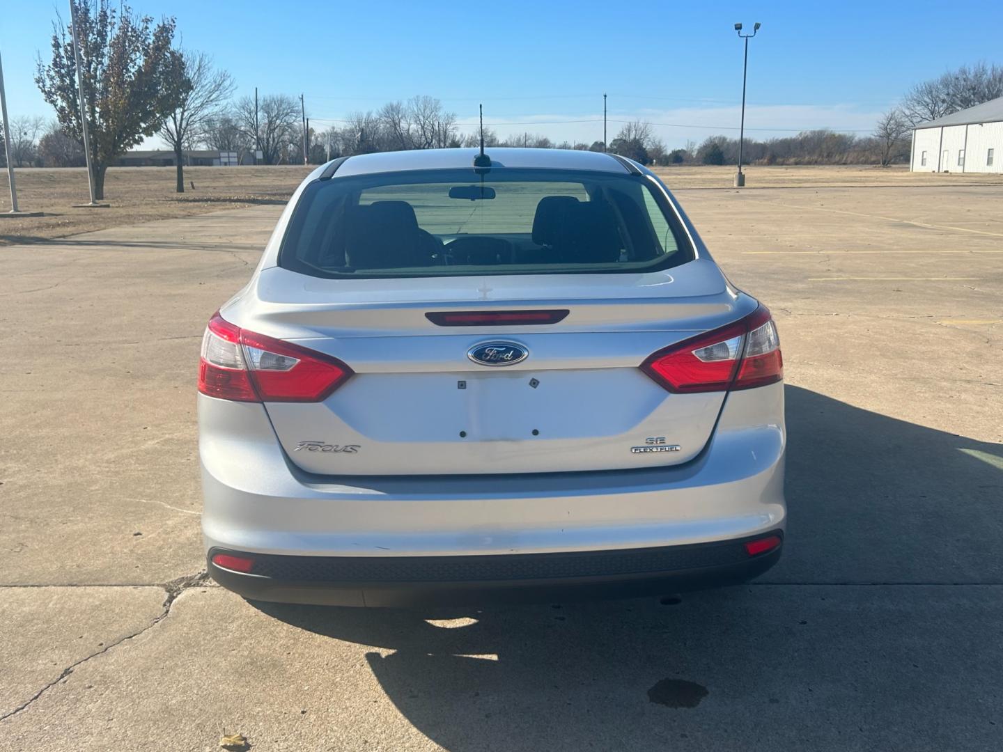 2013 Silver /Gray Ford Focus SEL FWD (1FADP3F2XDL) with an 2.4L engine, AUTOMATIC transmission, located at 17760 Hwy 62, Morris, OK, 74445, (918) 733-4887, 35.609104, -95.877060 - Photo#5